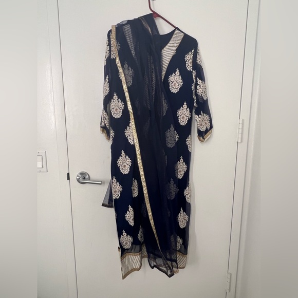 Indian saree made in India - Picture 2 of 3